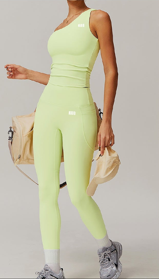 L O N G S L E E V E S A N D L E G G I N G S