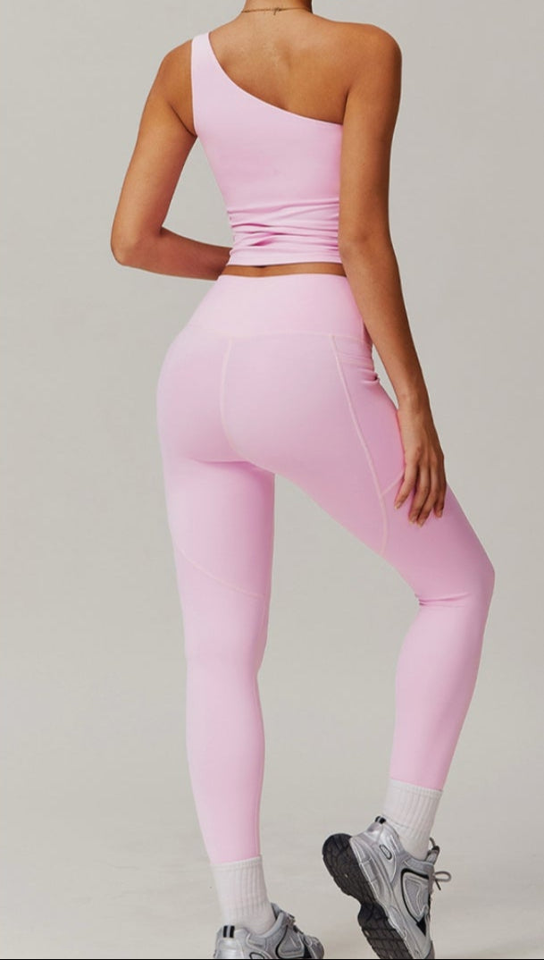 L O N G S L E E V E S A N D L E G G I N G S